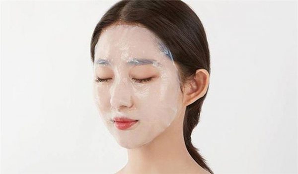 nên test trước sản phẩm khi sử dụng mặt nạ collagen khi bị mụn