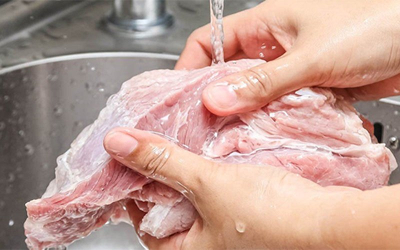 Chế biến thịt bò có nên rửa không?