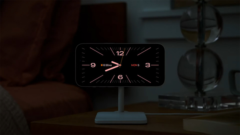 Chế độ chờ Standby trên iOS 17 biến iPhone thành đồng hồ để bàn