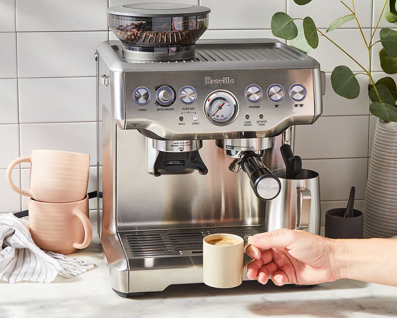 Máy pha cà phê là một thiết bị sử dụng để tạo ra cà phê