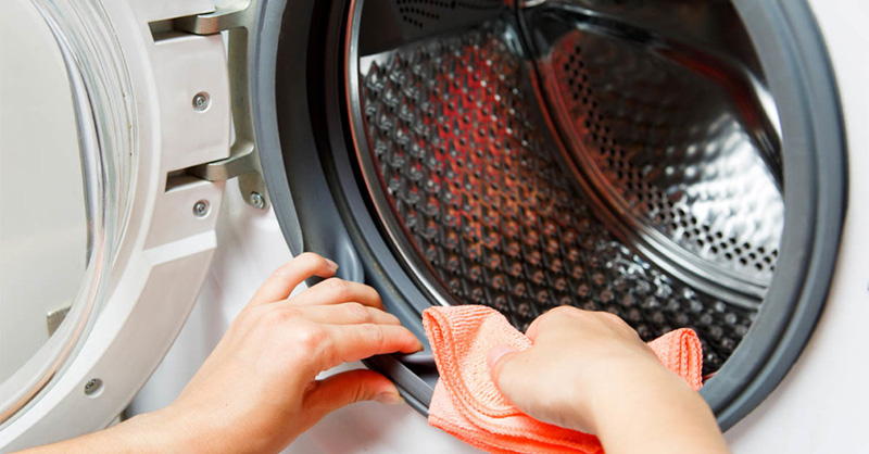 Thực hiện vệ sinh máy giặt định kỳ để đảm bảo thiết bị hoạt động ổn định