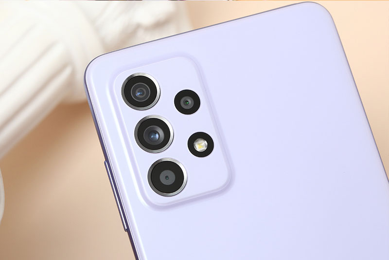 Điện thoại Samsung Galaxy A52 có 4 camera sau với các thông số ấn tượng.