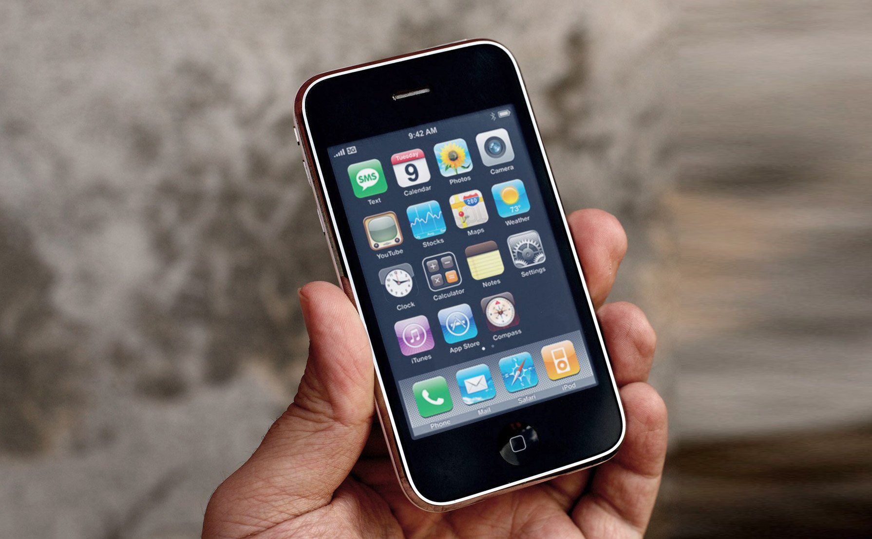 iPhone 3 ra đời năm nào và tại sao nó lại được yêu thích đến thế?