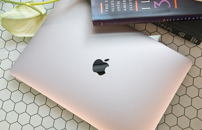 Chip T2 cũng được nâng cấp trên bản MacBook Pro 2018 