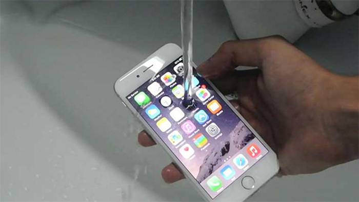 iPhone 7 có thể dùng dưới mưa mà không lo hư hỏng