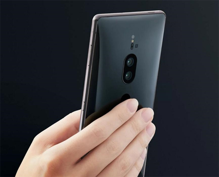  Xperia XZ2 thiết kế hiện đại với khả năng chống nước, va đập cực tốt