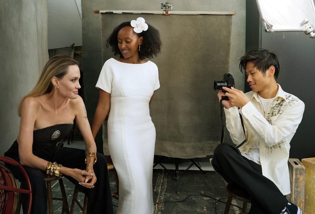 (From L) Angelina Jolie, Zahara Jolie-Pitt, and Pax Thien Jolie-Pitt shooting for the October issue of Vogue. Photo from Pax Thien Fanpage Instagram