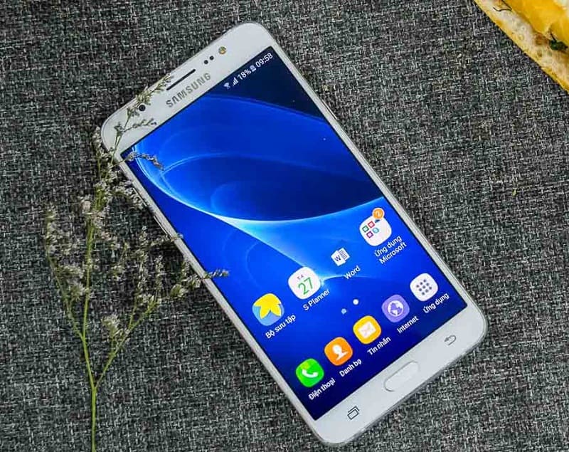 Đánh giá chi tiết điện thoại Samsung Galaxy J7 có gì hấp dẫn?