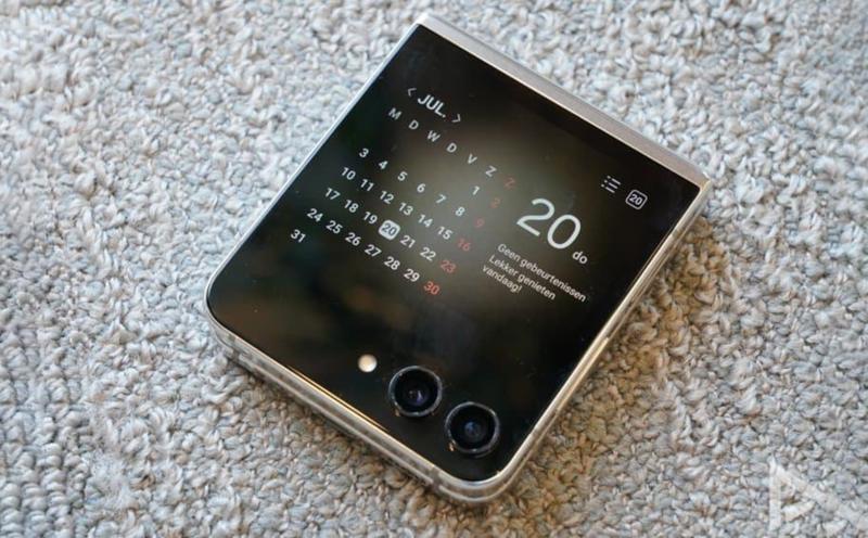 Điện thoại Z Flip5 ra mắt thị trường với mức giá khởi điểm là khoảng hơn 20 triệu đồng.