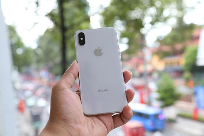 iPhone X có thiết kế tiện lợi với kích thước vừa tầm tay người dùng