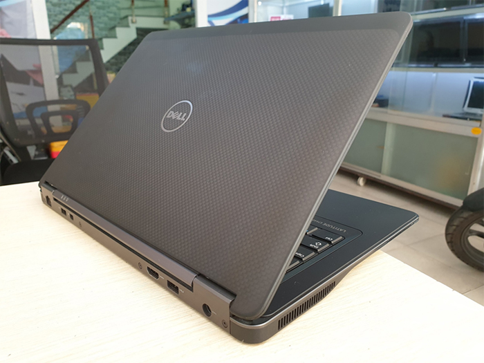 Thiết kế Dell Latitude E7440 khá bền chắc và gọn gàng