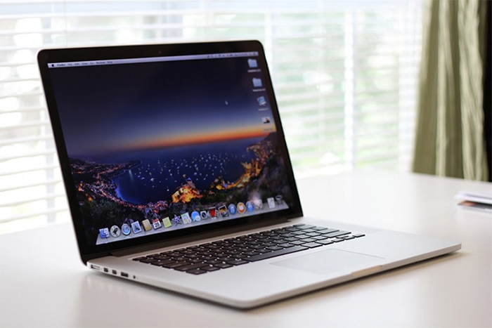 MacBook Pro 2014 13 inch có độ phân giải màn hình HiDPI 2560 x 1600 pixel, chất lượng hiển thị sắc nét, dải màu gần như chính xác.