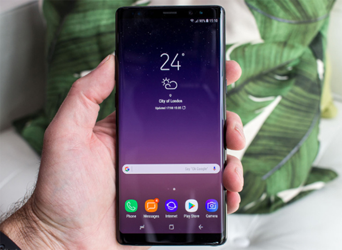 Galaxy Note 8 có màn hình lớn lên đến 6,3 inch, công nghệ hiển thị SAMOLED cho trải nghiệm hình ảnh rộng lớn và sắc nét đến từng chi tiết.