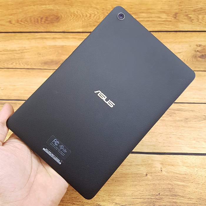 ASUS Zenpad Z8 có bộ xử lý mạnh trái ngược với giá của nó